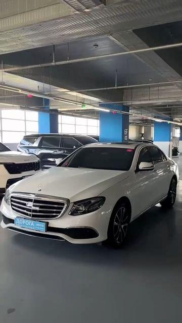 Mercedes E-класс, белый